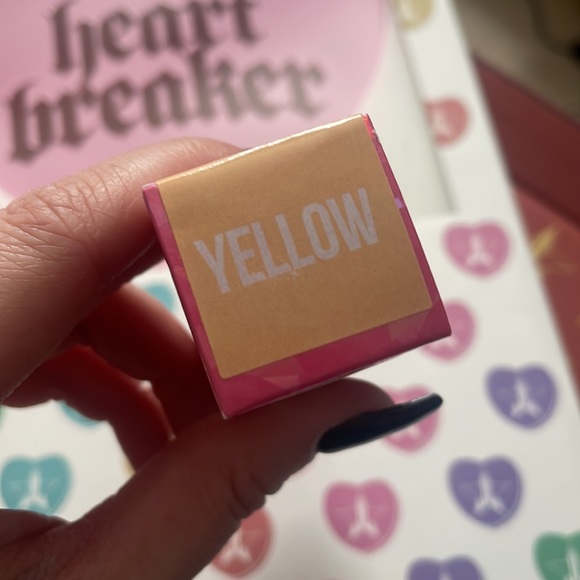 BNIB Jeffrey Star Cosmetics Magic Star Concealer in YELLOW - Picture 2 of 2